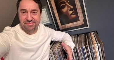 Lider zespołu Boys, autor największych hitów disco polo, m.in. „Jesteś szalona" i „Wolność" to prawdziwy meloman. Jak się okazuje ma bogatą kolekcję płyt winylowych