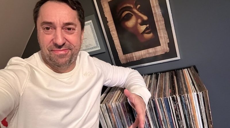 Lider zespołu Boys, autor największych hitów disco polo, m.in. „Jesteś szalona" i „Wolność" to prawdziwy meloman. Jak się okazuje ma bogatą kolekcję płyt winylowych