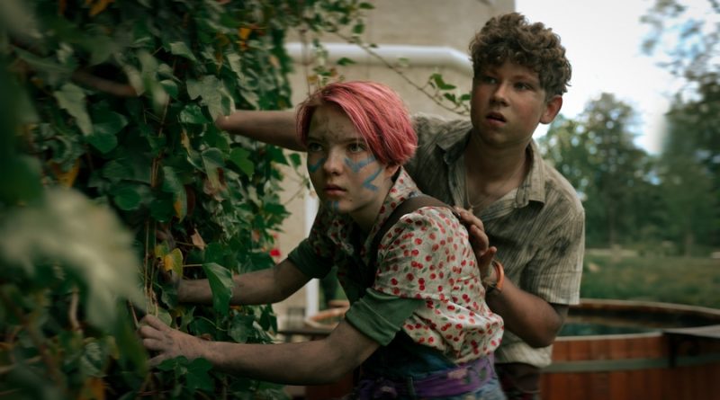 „Dziadku, wiejemy" – Jan Peszek i Agnieszka Grochowska na pierwszych zdjęciach z nowego filmu