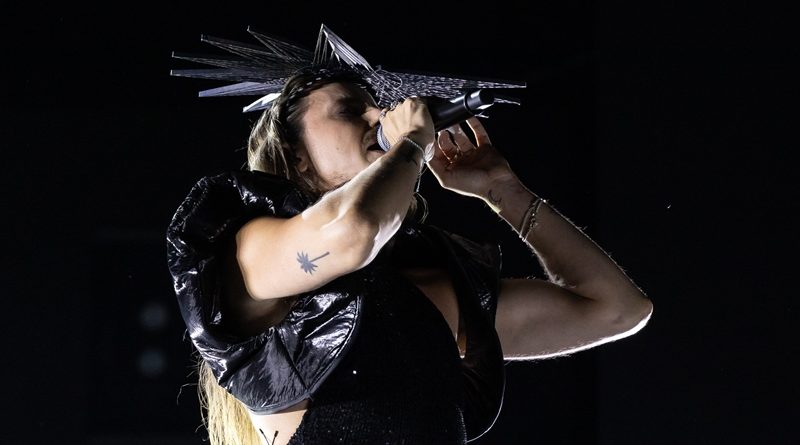 Michał Szpak i jego demony. Burza po występie w Tarnowie. Artysta zabiera głos.