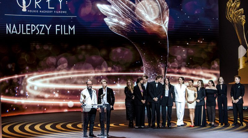 Gala 27. Orłów, Polskich Nagród Filmowych, za nami! Najwięcej – bo aż 11 statuetek otrzymał film „Dziewczyna z igłą". Film Magnusa von Horna został nagrodzony w kategoriach: Najlepszy Film, Najlepsza Reżyseria, Najlepszy Scenariusz,