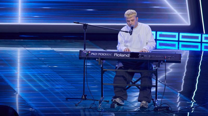 Wystąpił na Męskim Graniu i współpracował z Kubą Karasiem, teraz zachwycił jurorów