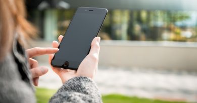 Ponad 70% nastolatków w Polsce dysponuje kieszonkowym[1], które w większości zasila ich konta bankowe. A Internet w telefonie jest dla młodych ludzi rzeczą oczywistą.