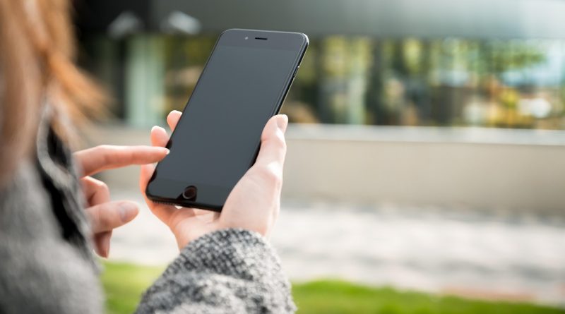 Ponad 70% nastolatków w Polsce dysponuje kieszonkowym[1], które w większości zasila ich konta bankowe. A Internet w telefonie jest dla młodych ludzi rzeczą oczywistą.