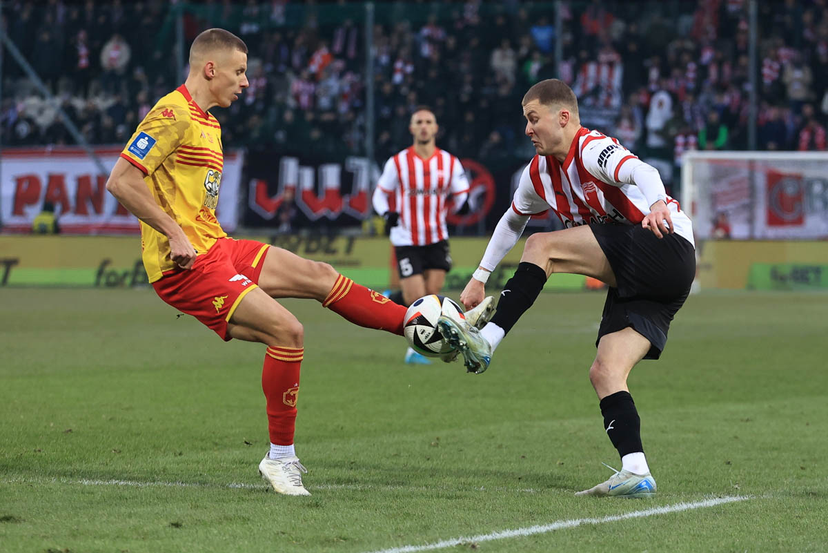 W niedzielne popołudnie Cracovia zmierzyła się w 22 kolejce PKO BP Ekstraklasy z Jagiellonią Białystok remisując 2-2 .Pasy niespodziewanie odrobiły straty przegrywając do przerwy 0-2.